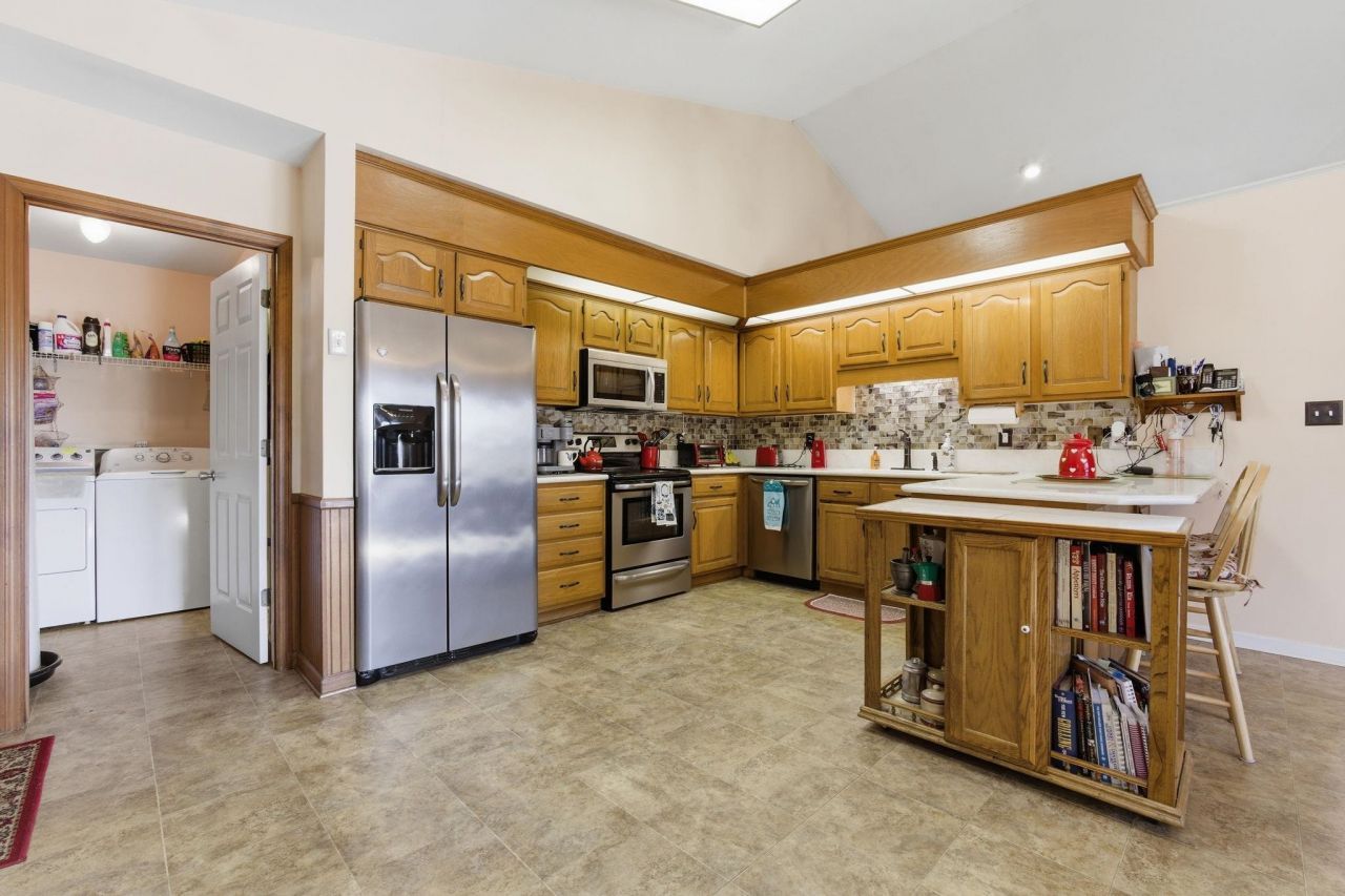 5694 Spring Beauty Dr. Photo 15