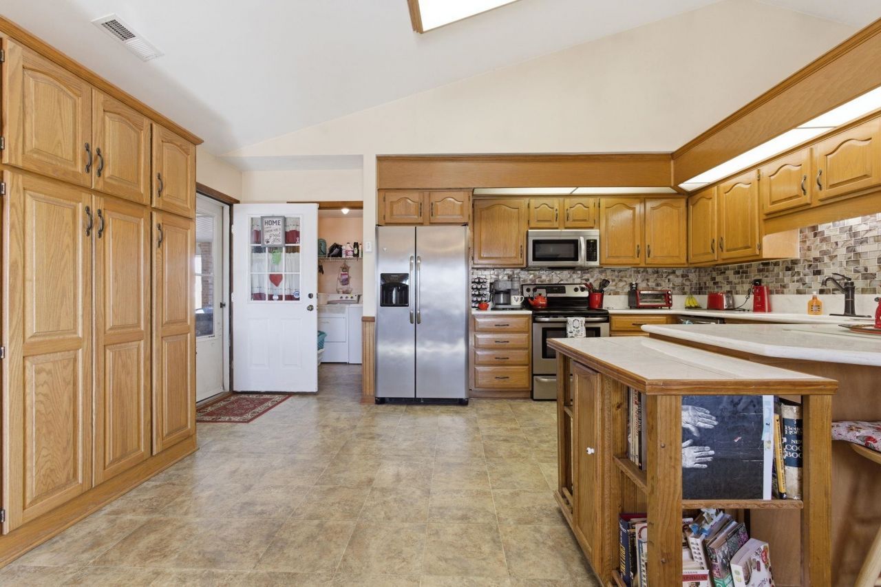 5694 Spring Beauty Dr. Photo 16