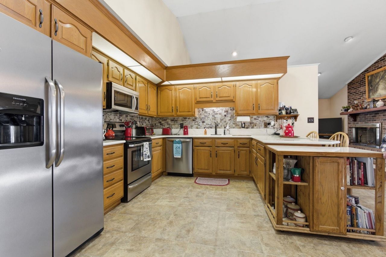 5694 Spring Beauty Dr. Photo 17