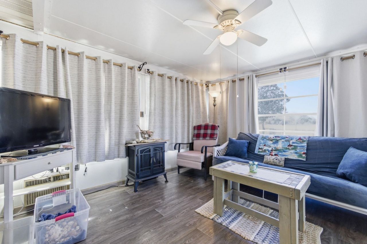 5694 Spring Beauty Dr. Photo 19