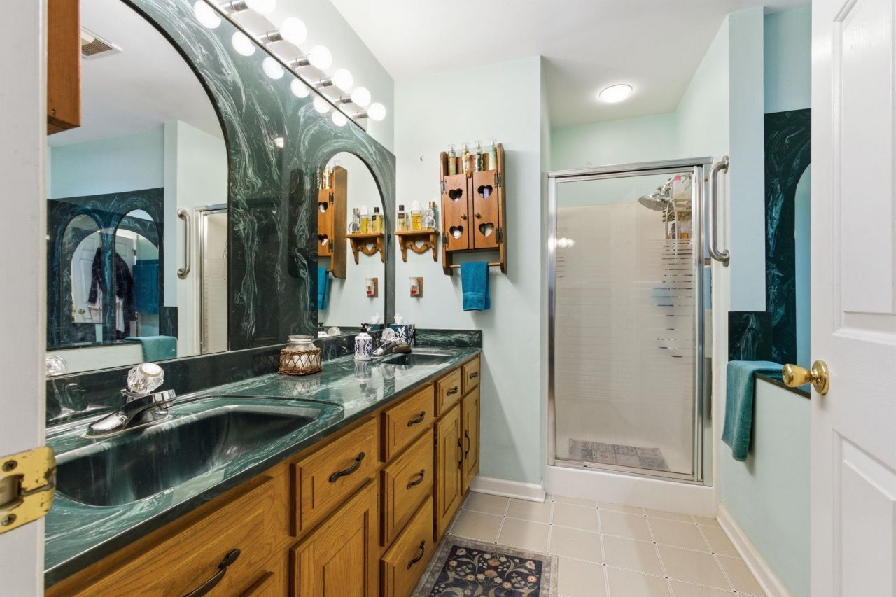 5694 Spring Beauty Dr. Photo 23