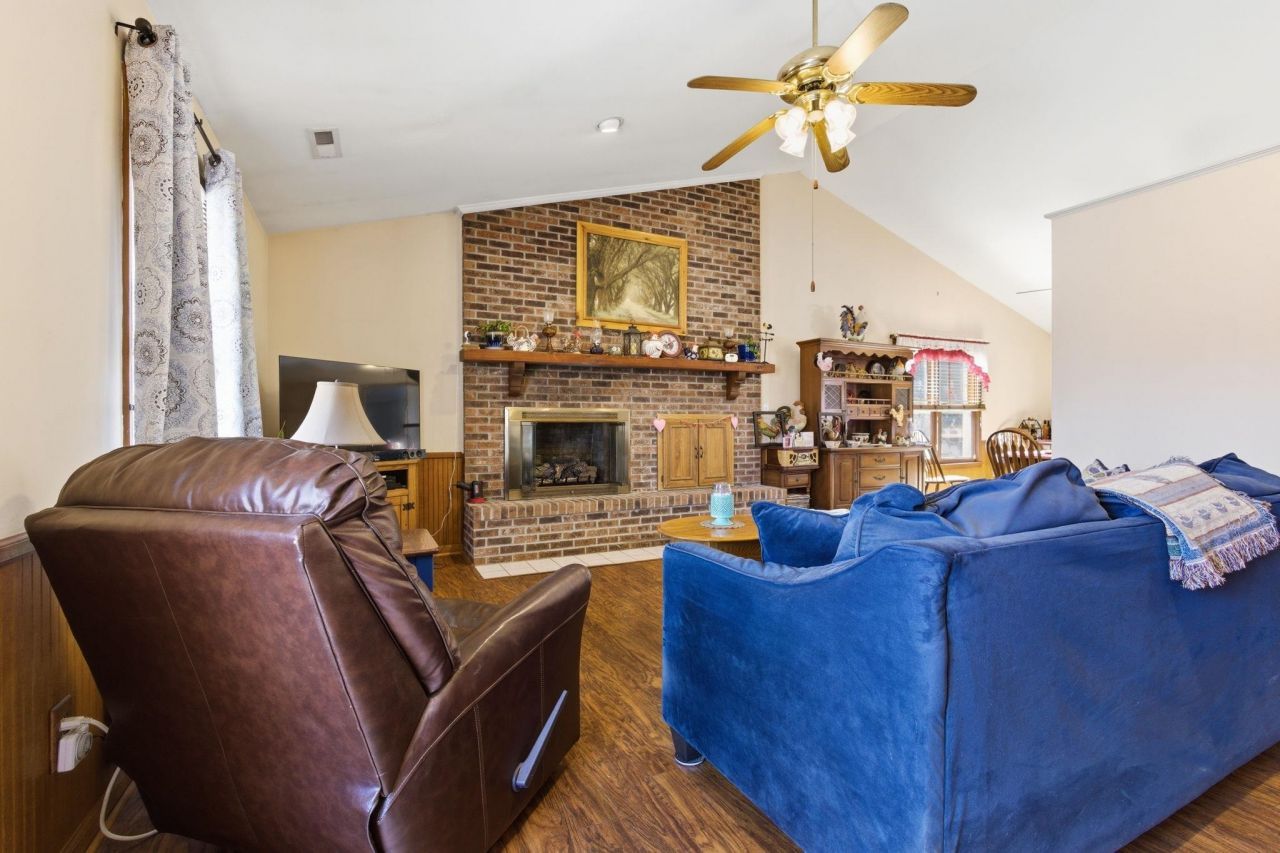 5694 Spring Beauty Dr. Photo 8