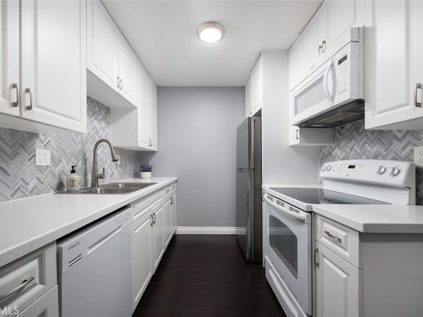 1000 W MacArthur Boulevard, Unit 11, Santa Ana, CA 92707