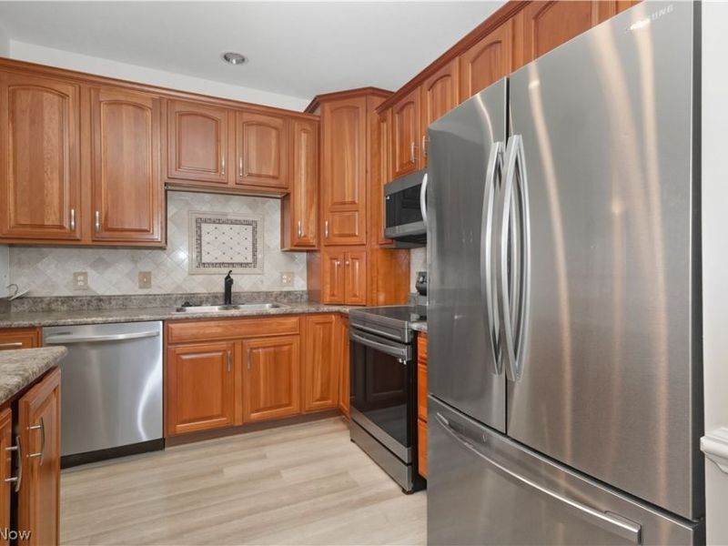 104 Pyrite Court, Berea, OH 44017 Photo 3