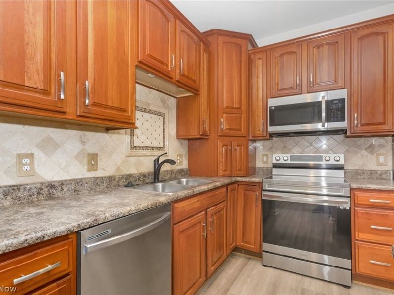 104 Pyrite Court, Berea, OH 44017 Photo 4