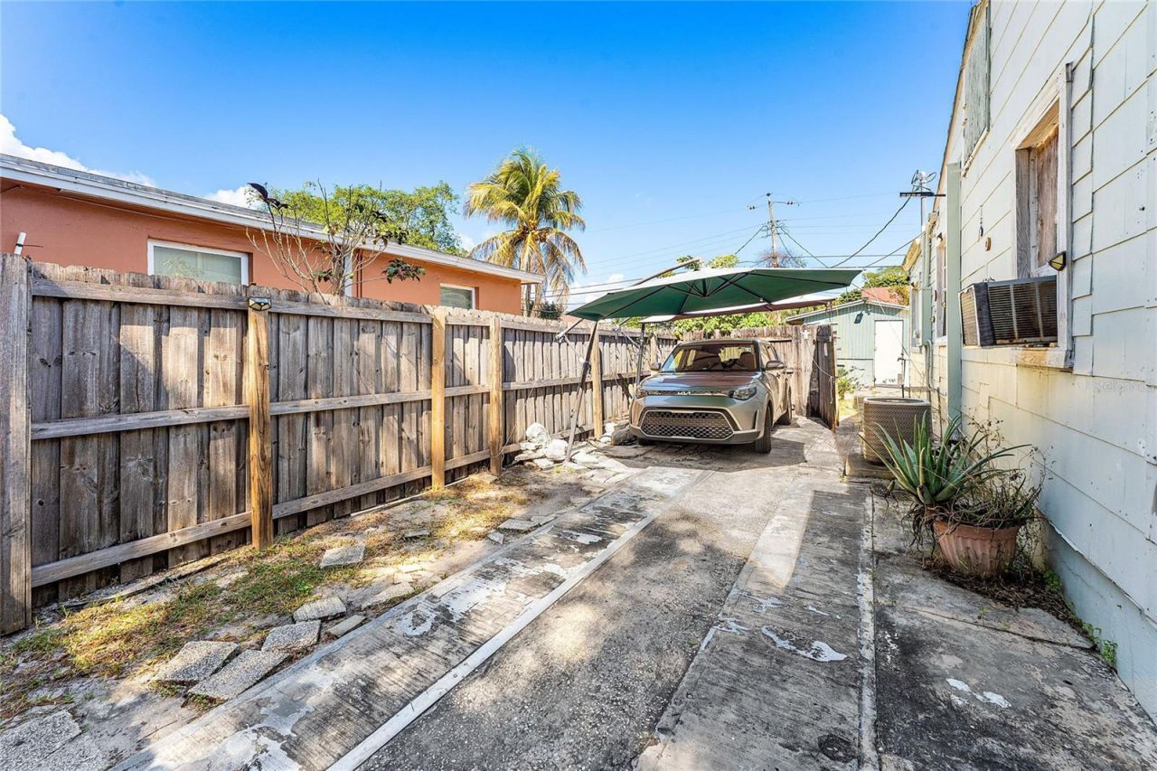 825 Winters Street, West Palm Beach, FL 33405 Photo