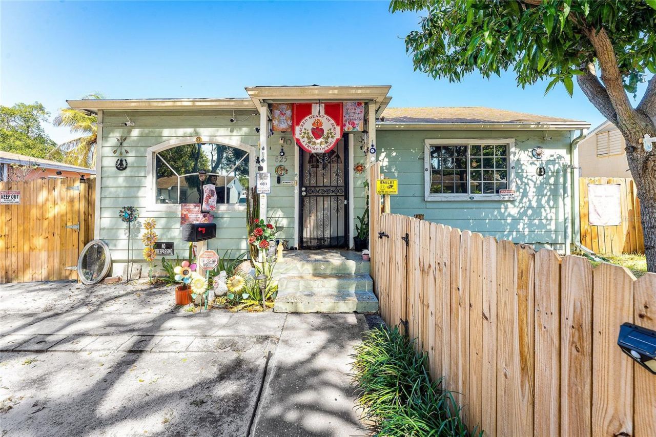 825 Winters Street, West Palm Beach, FL 33405 Photo