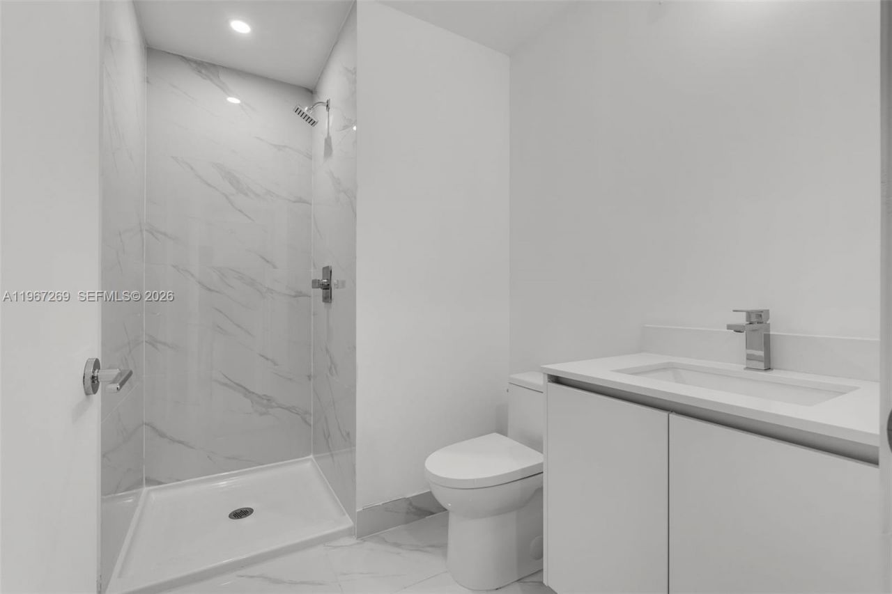 700 NE 24th St , Unit 1806, Miami, FL 33137 Photo