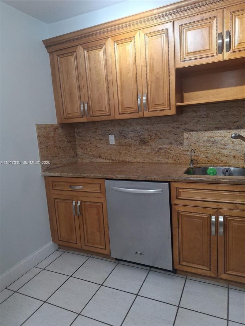 201 180th Dr , Unit 205, Sunny Isles Beach, FL 33160 Photo