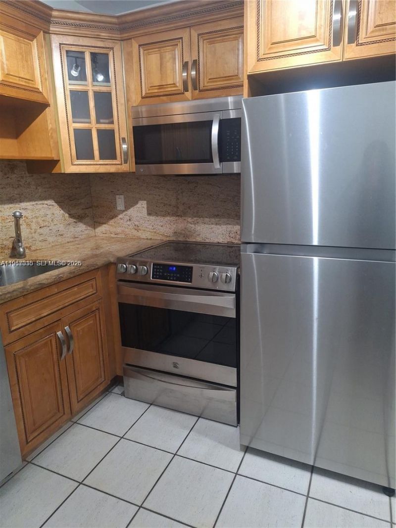 201 180th Dr , Unit 205, Sunny Isles Beach, FL 33160 Photo