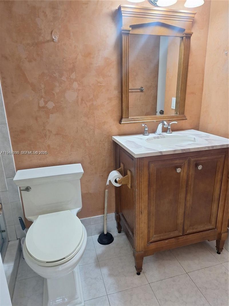 201 180th Dr , Unit 205, Sunny Isles Beach, FL 33160 Photo