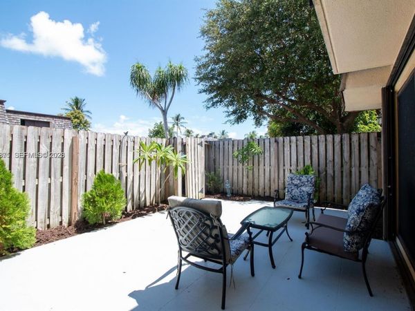 351 Lake Arbor Dr, Palm Springs, FL 33461