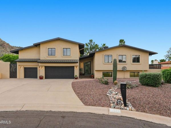 2221 E VISTA Avenue, Phoenix, AZ 85020