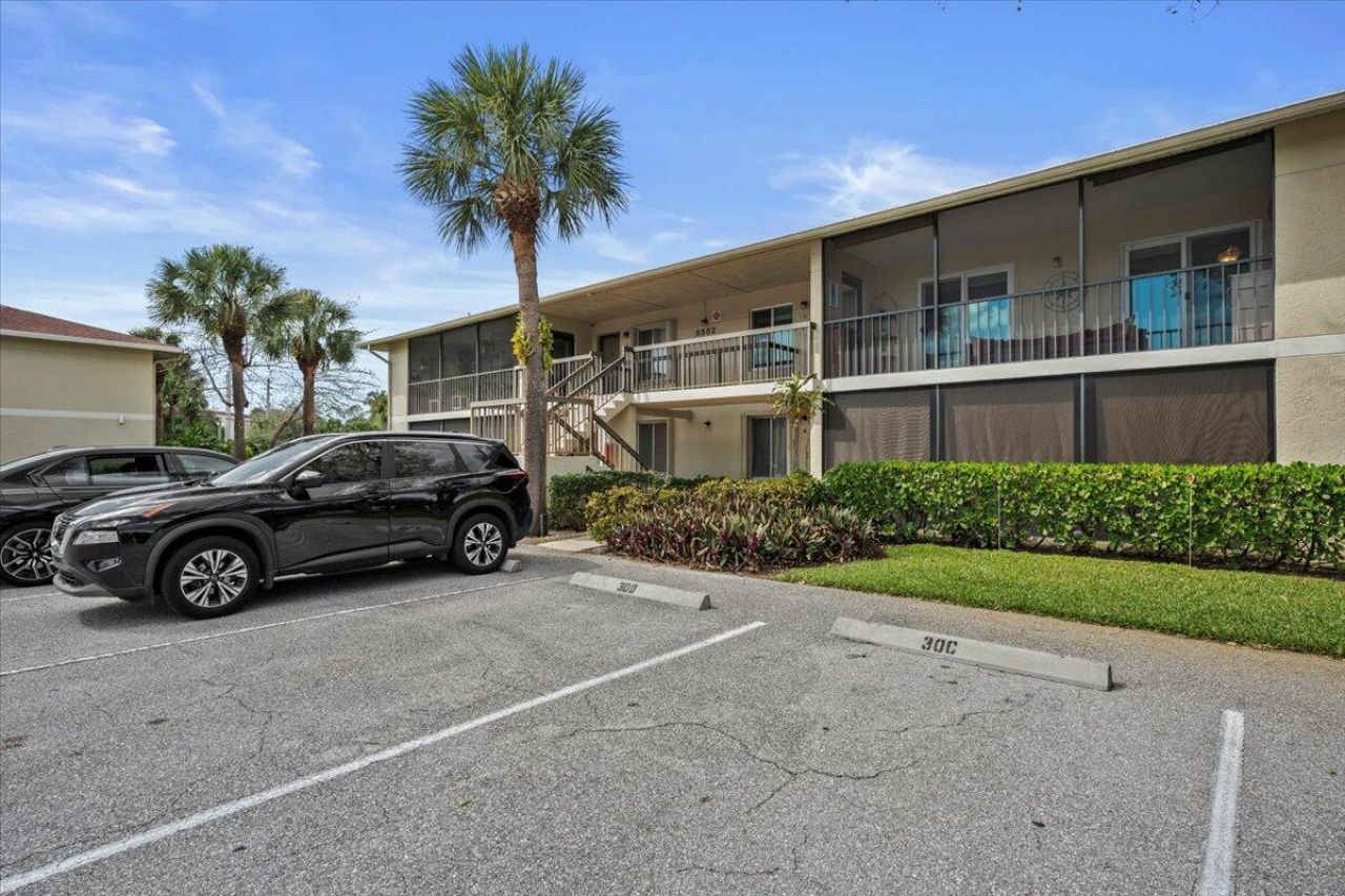 6552 Chasewood Drive, Unit F, Jupiter, FL 33458 Photo