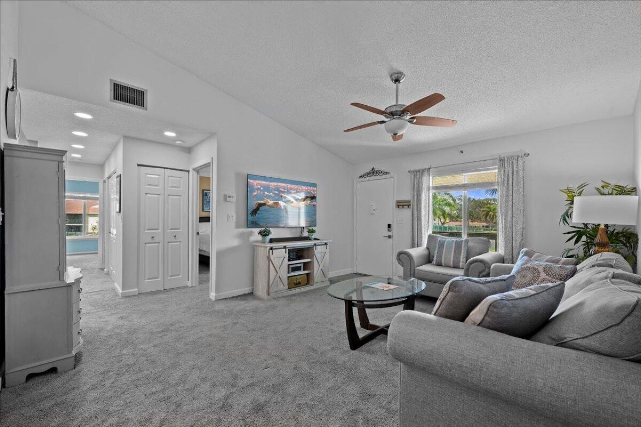 6552 Chasewood Drive, Unit F, Jupiter, FL 33458 Photo