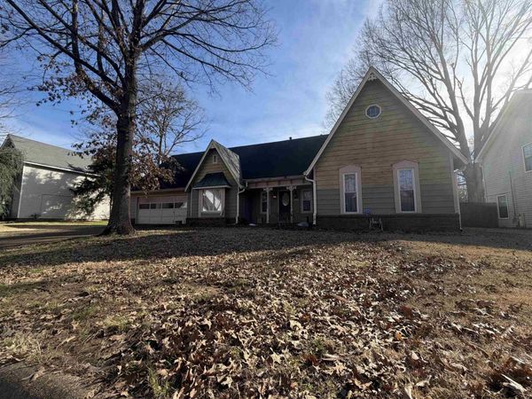 5795 S LAKE OAKS DR, Bartlett, TN 38134