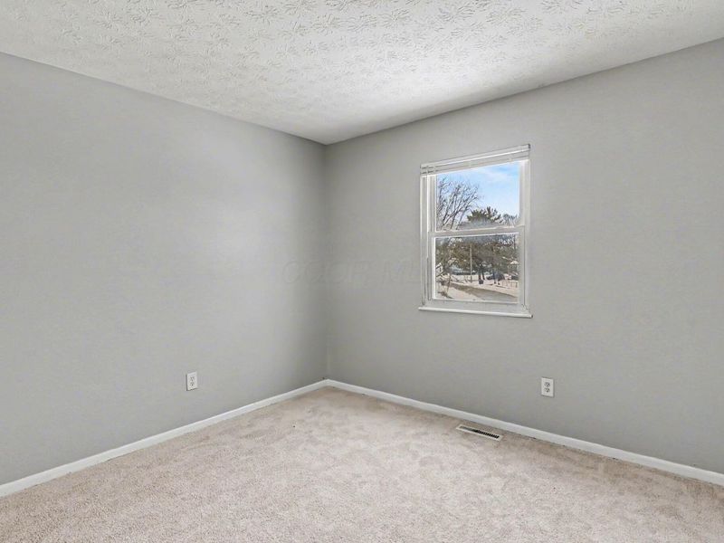 2900 Gentry Lane , Columbus, OH 43232 Photo 3