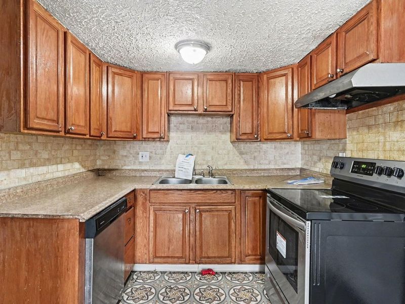 2900 Gentry Lane , Columbus, OH 43232 Photo 4