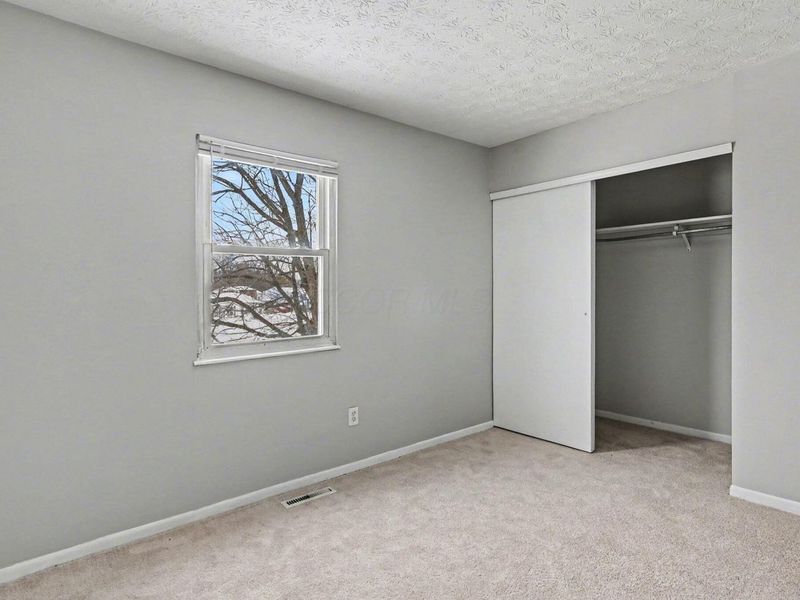 2900 Gentry Lane , Columbus, OH 43232 Photo 5