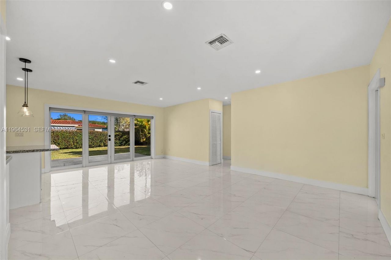 6851 SW 48th Ter , Miami, FL 33155 Photo