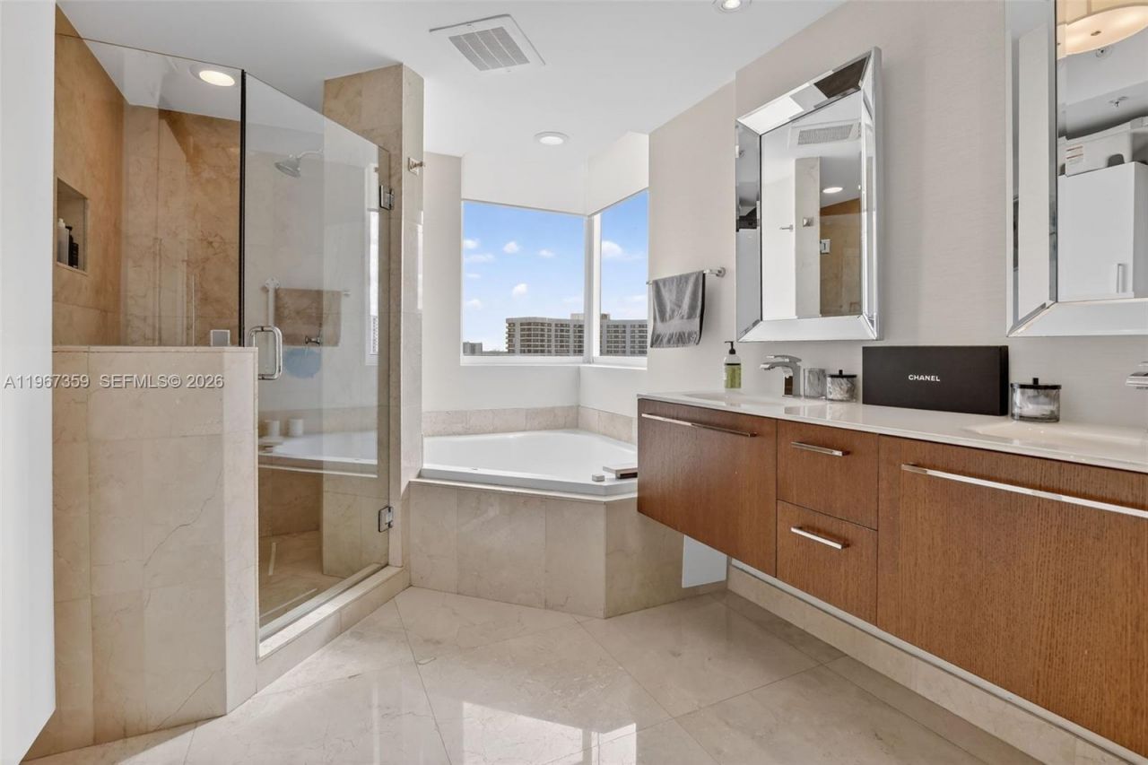 19400 Turnberry Way, Unit 1012, Aventura, FL 33180 Photo