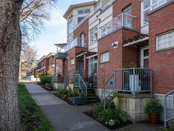 60 Dallas Rd, Unit 13, Victoria, BC V8V 1A2