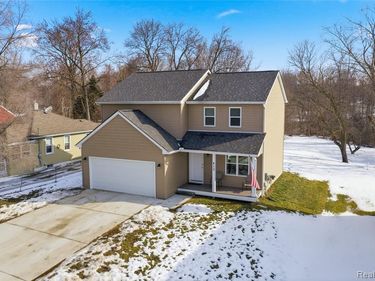 413 Newton Drive, Lake Orion Vlg, MI 48362