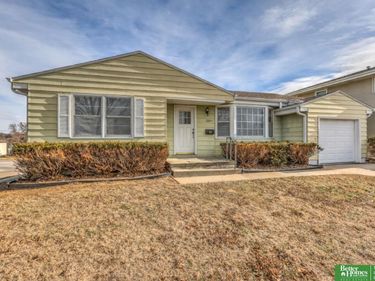 1829 Robertson Drive, Omaha, NE 68114
