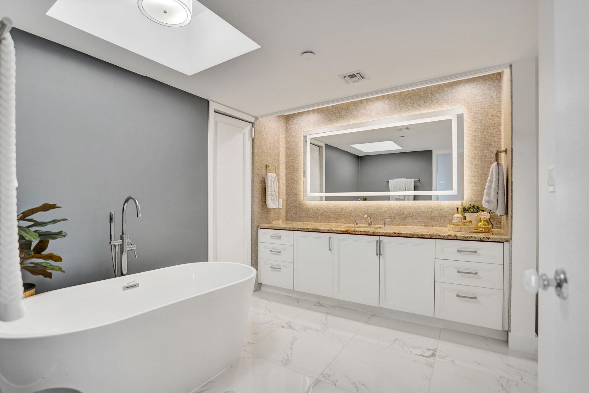 19707 Turnberry Way, Unit 18j, Aventura, FL 33180 Photo