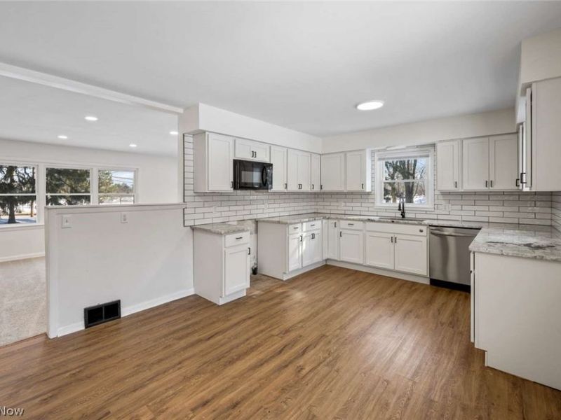 99 N Munroe Road, Tallmadge, OH 44278 Photo 9