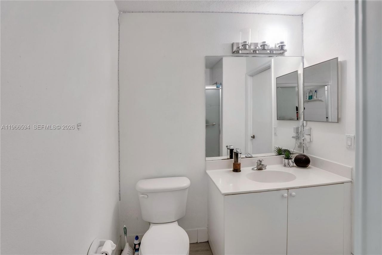 3790 N Jog Rd , Unit 206, West Palm Beach, FL 33411 Photo