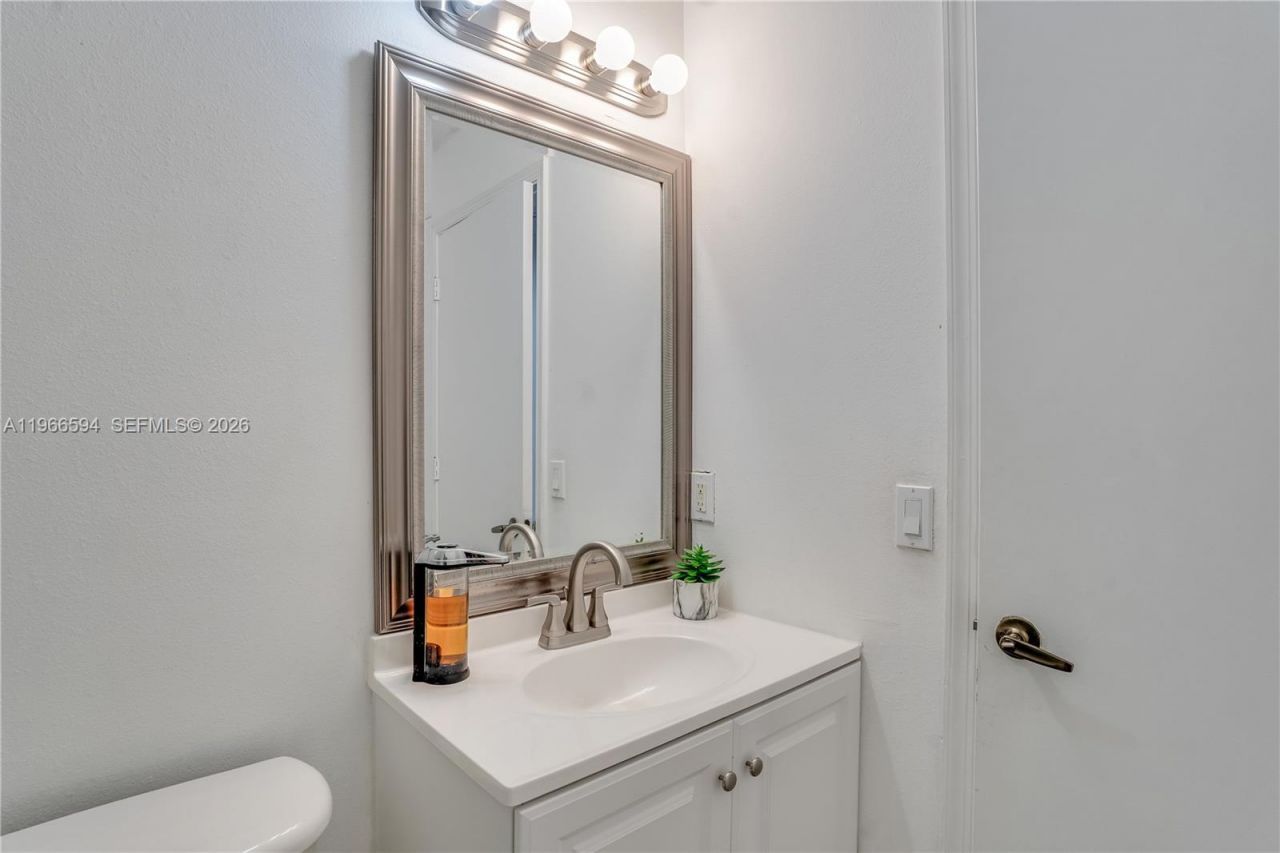 3790 N Jog Rd , Unit 206, West Palm Beach, FL 33411 Photo