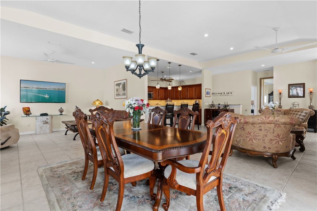 504 7th Square, Unit 201, Vero Beach, FL 32962 Photo