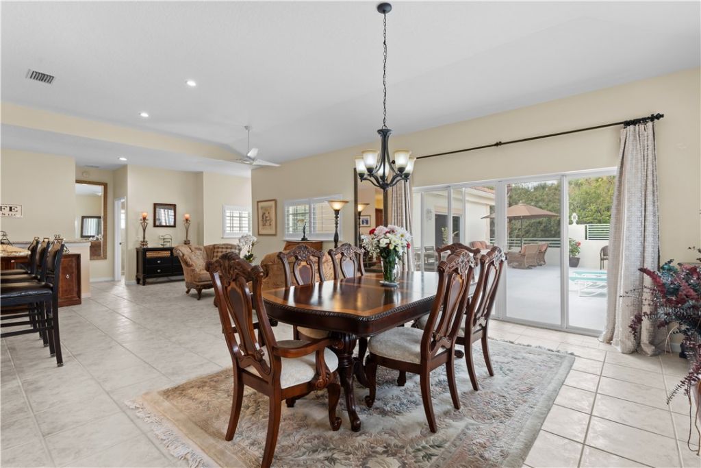 504 7th Square, Unit 201, Vero Beach, FL 32962 Photo