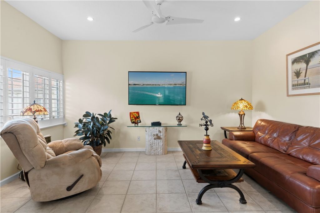 504 7th Square, Unit 201, Vero Beach, FL 32962 Photo