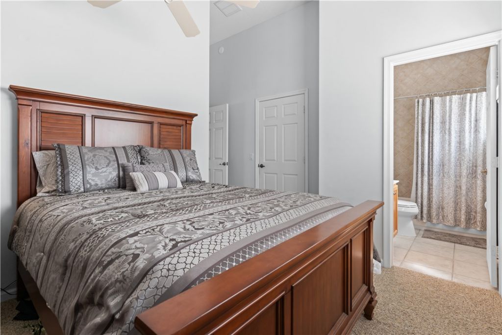 504 7th Square, Unit 201, Vero Beach, FL 32962 Photo