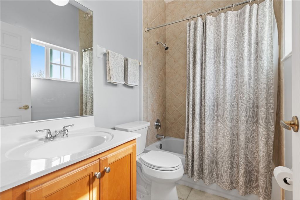 504 7th Square, Unit 201, Vero Beach, FL 32962 Photo