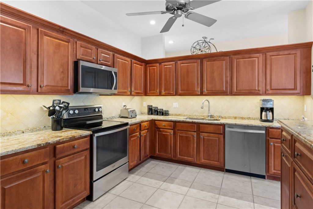 504 7th Square, Unit 201, Vero Beach, FL 32962 Photo