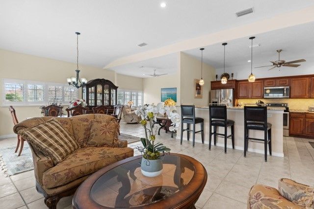 504 7th Square, Unit 201, Vero Beach, FL 32962 Photo