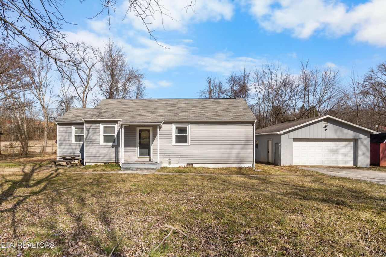 466 Hidden Valley Rd, Clinton, TN 37716 Main Photo