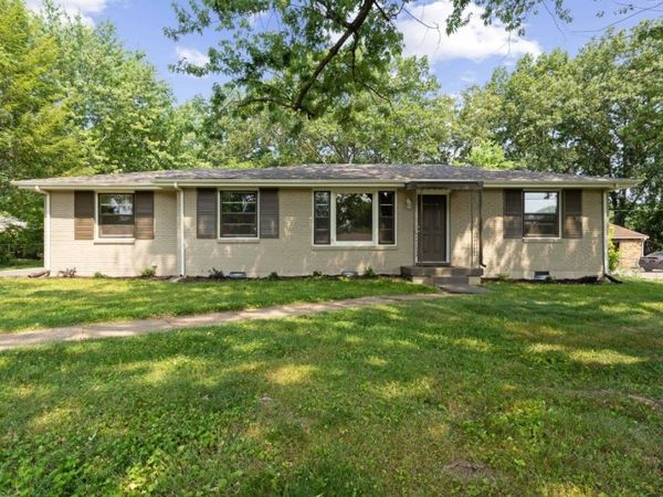 30 Dalewood Dr, Clarksville, TN 37042