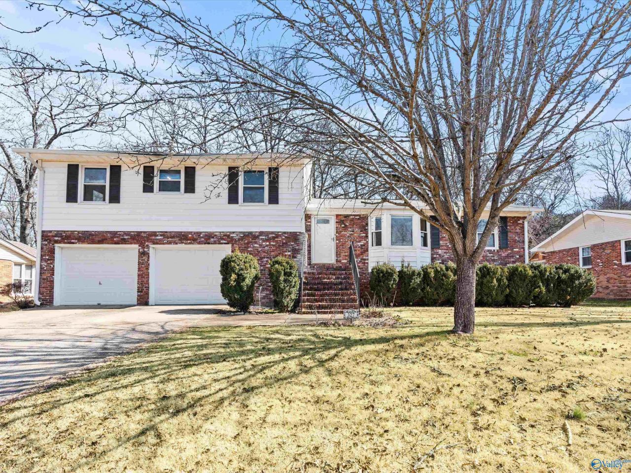 327 Pawnee Trail Se, Huntsville, AL 35803 Main Photo