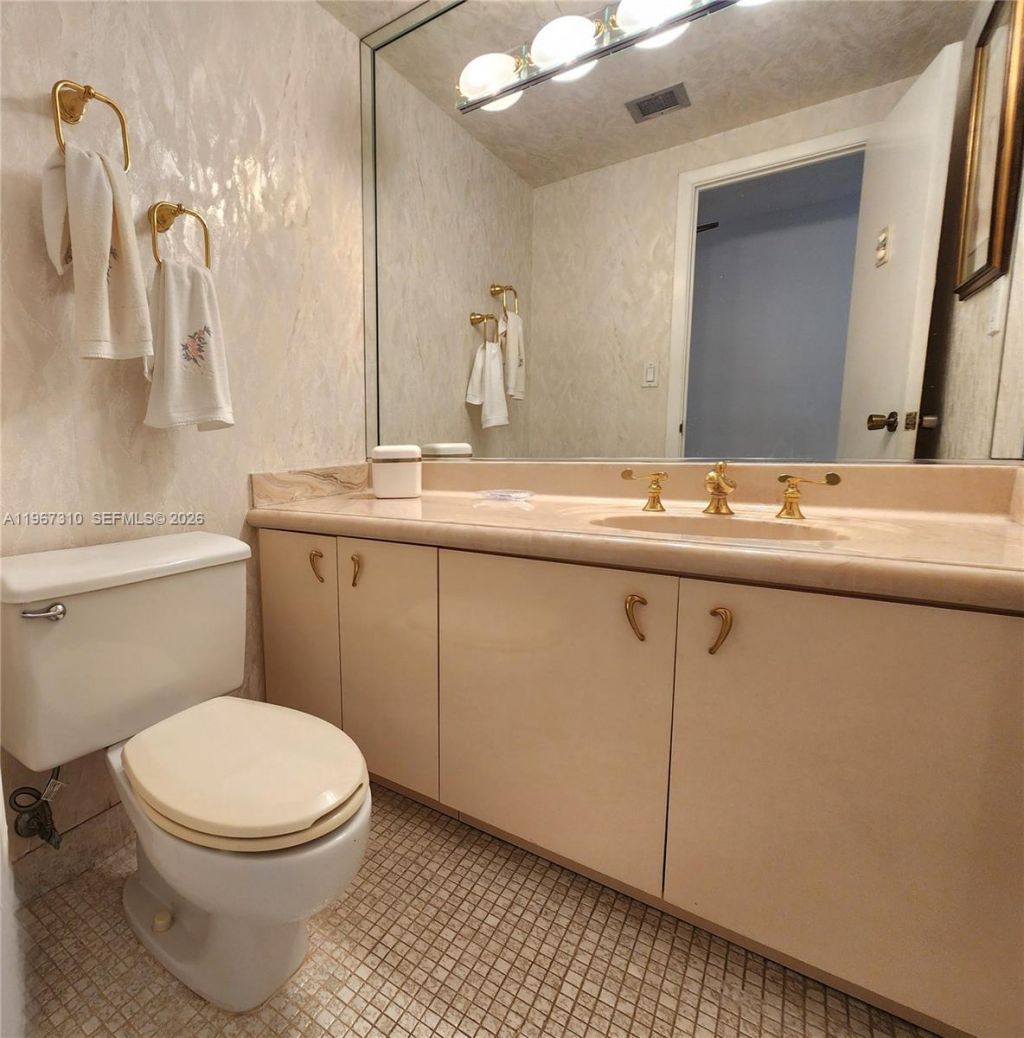 1980 S Ocean Dr, Unit PHE, Hallandale Beach, FL 33009 Photo