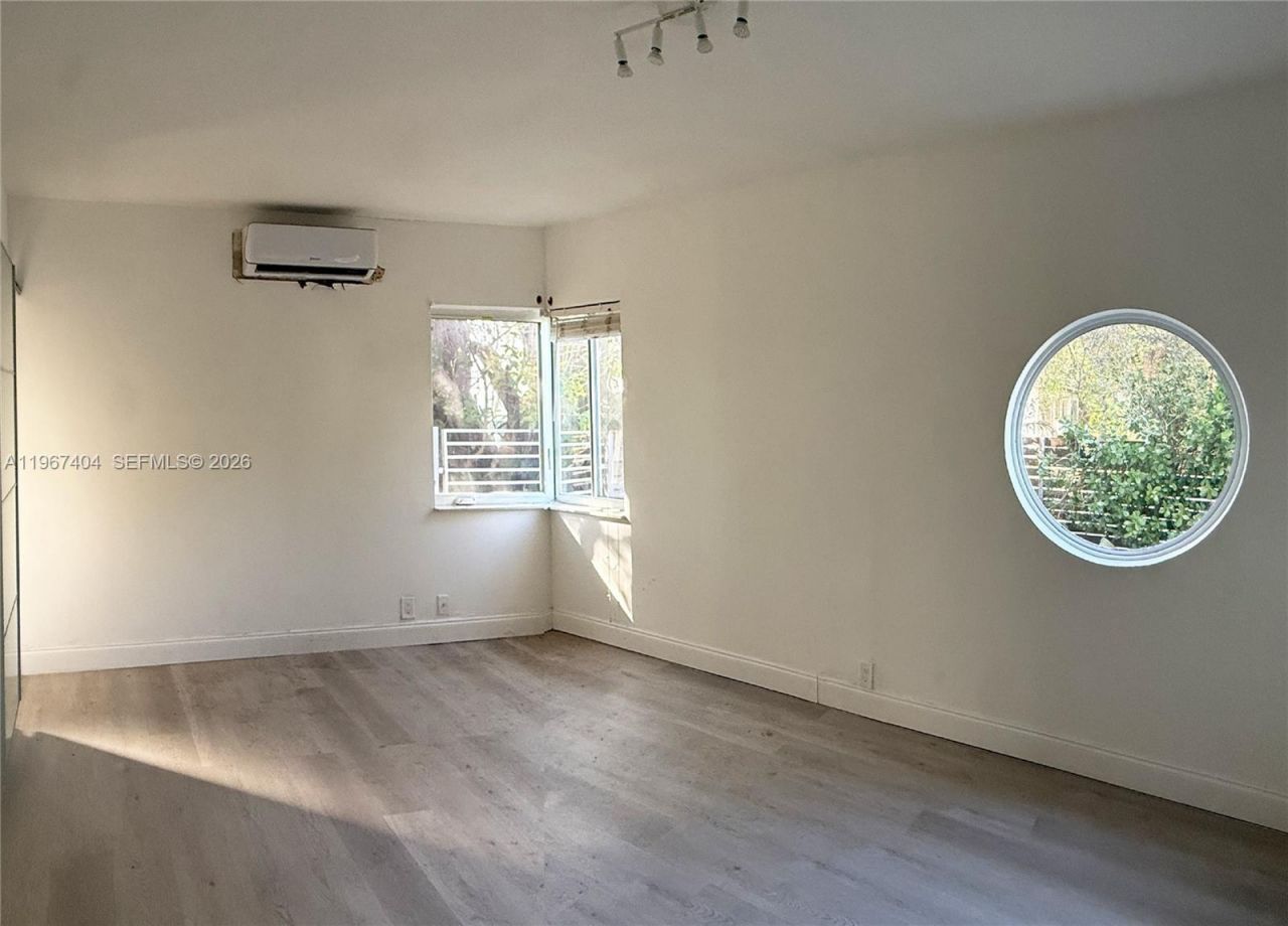 648 NE 80th St, Miami, FL 33138 Photo