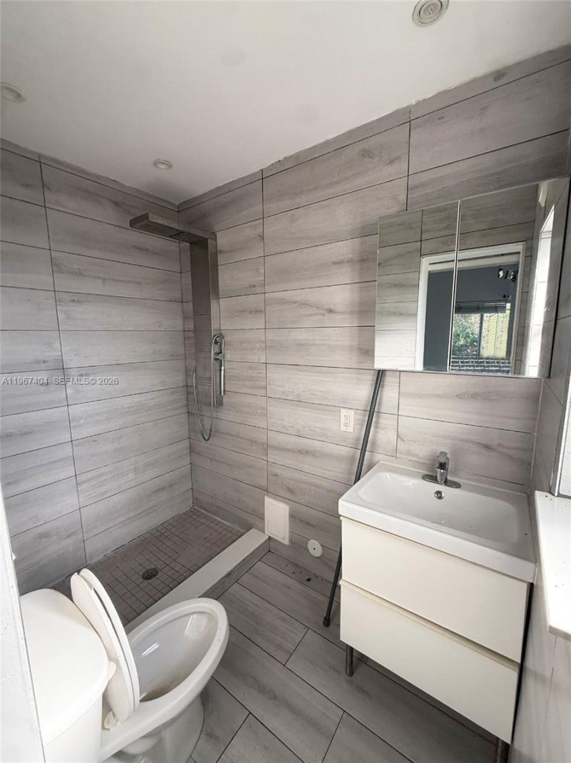 648 NE 80th St, Miami, FL 33138 Photo