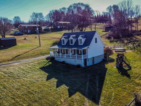 221 King Ln, Lewisburg, WV 24901