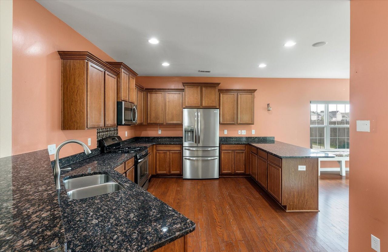 187 Charlesfort Way Photo 10