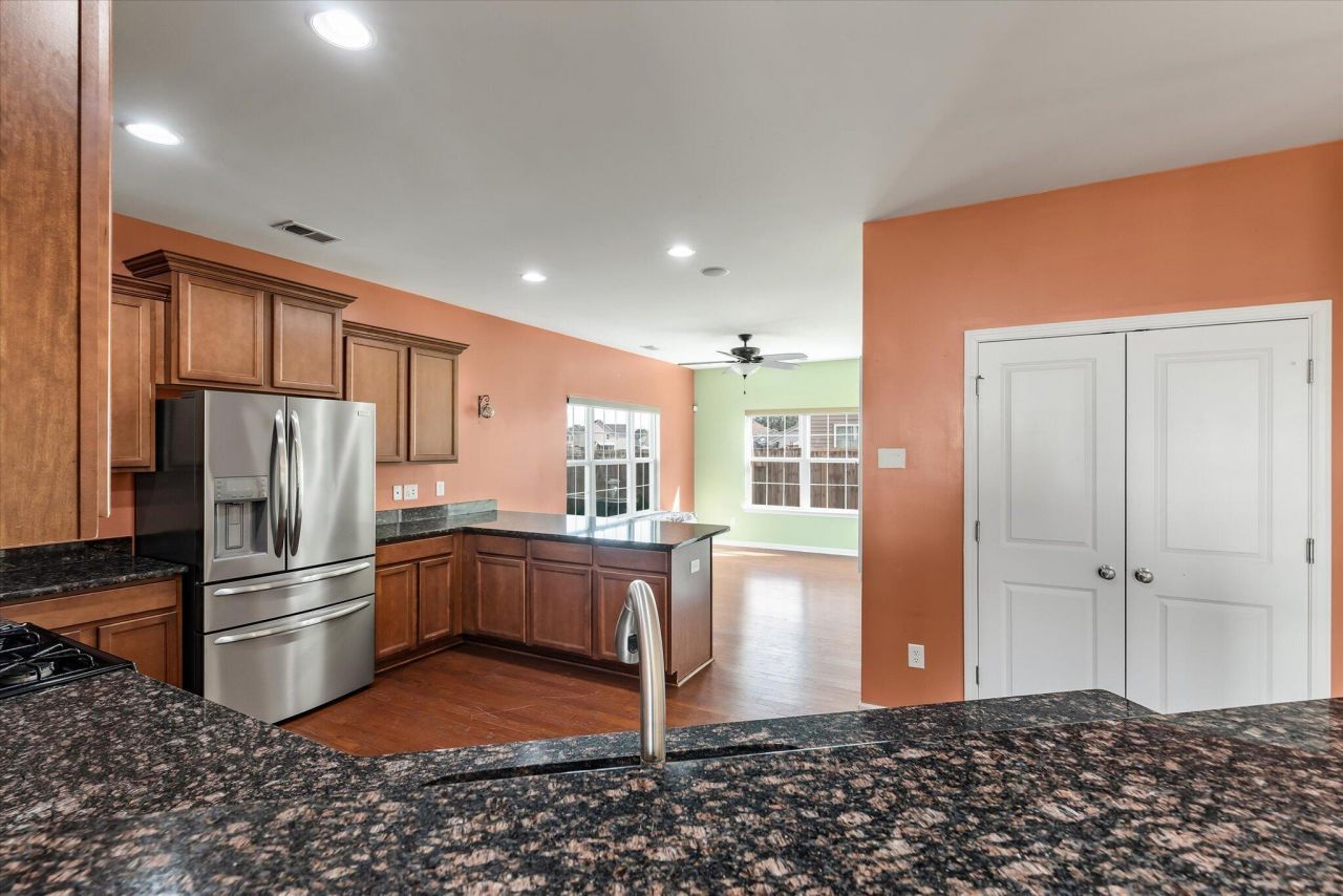 187 Charlesfort Way Photo 11