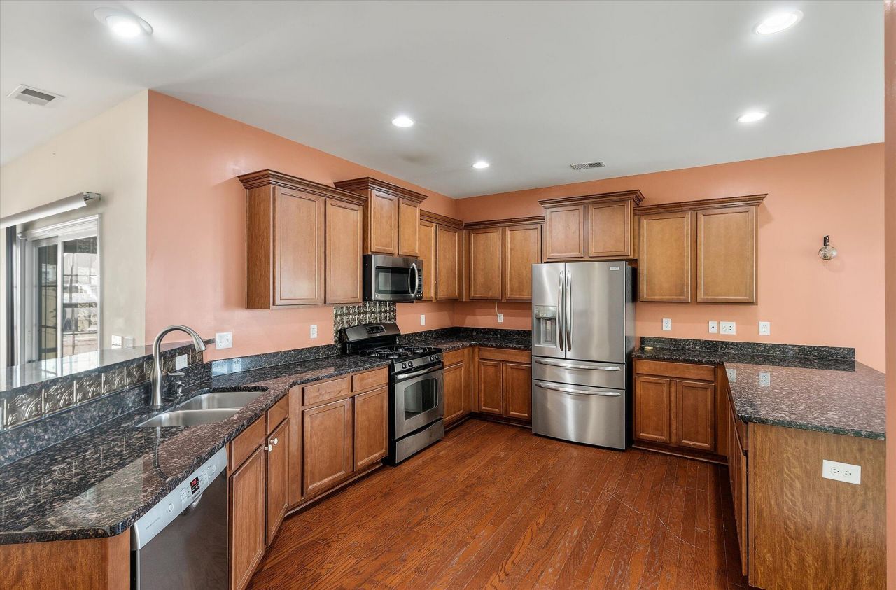 187 Charlesfort Way Photo 12