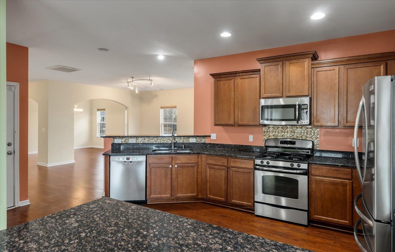 187 Charlesfort Way Photo 14